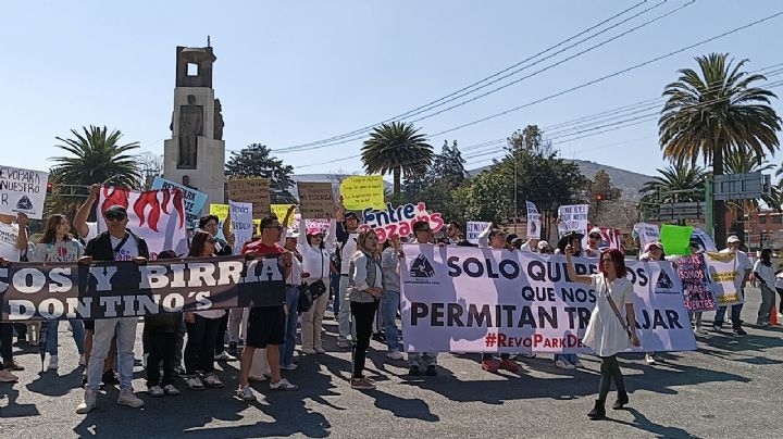 Emprendedores responden con marchan por cierre de bazar en Pachuca