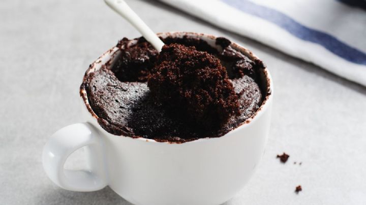¿Como cocinar un pastel casero de chocolate en taza de microondas con una receta rápida y fácil?