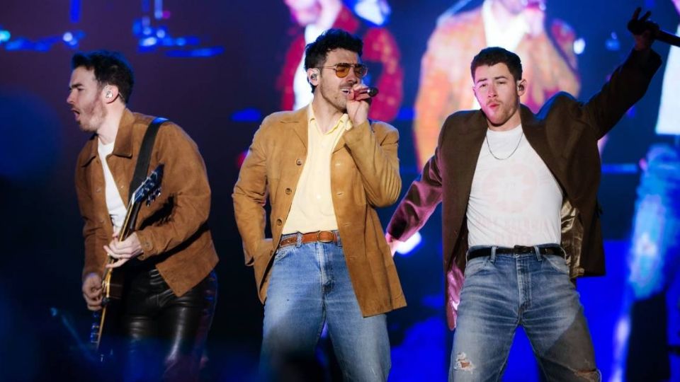 Jonas Brothers interpretaron grandes éxitos en la Feria de las Fresas 2025.