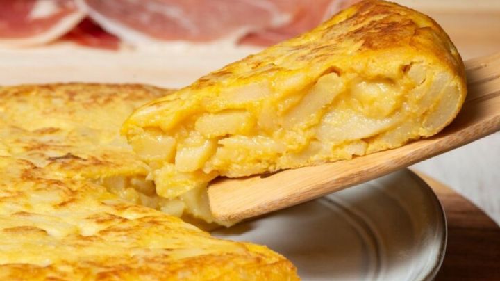 ¿Cómo puedo hacer unos caseros omelettes rellenos de forma rápida, sencilla y casera?
