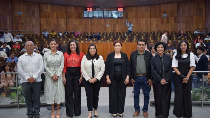 Rinden protesta dos nuevas diputadas a la LXVII Legislatura