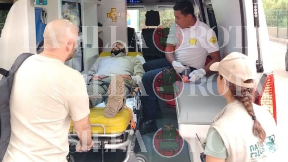 Y tuvo que ser trasladado por paramédicos a un hospital.