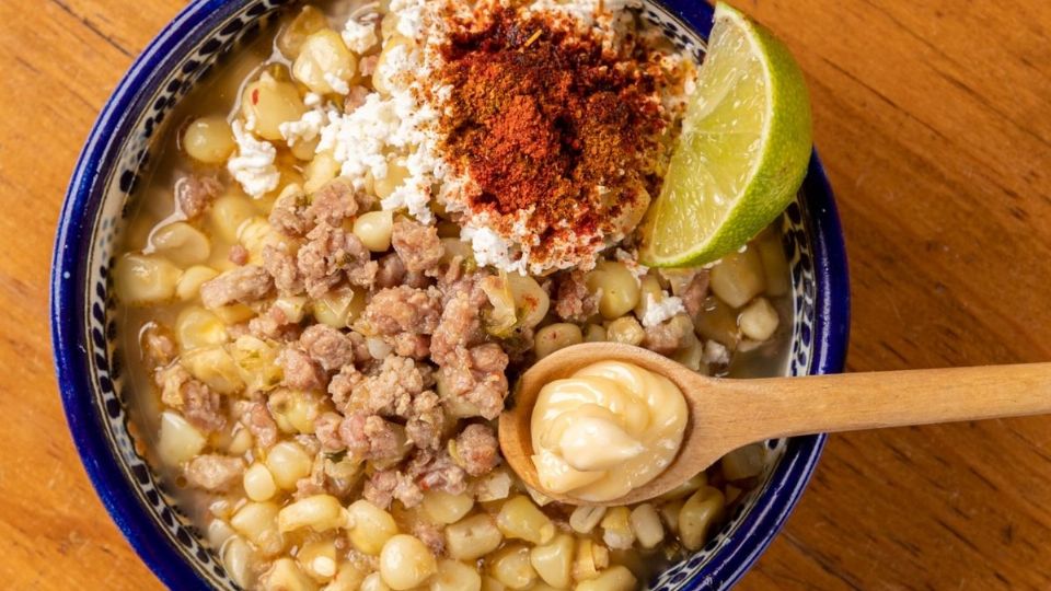 Así puedes cocinar unos esquites con suadero de forma casera
