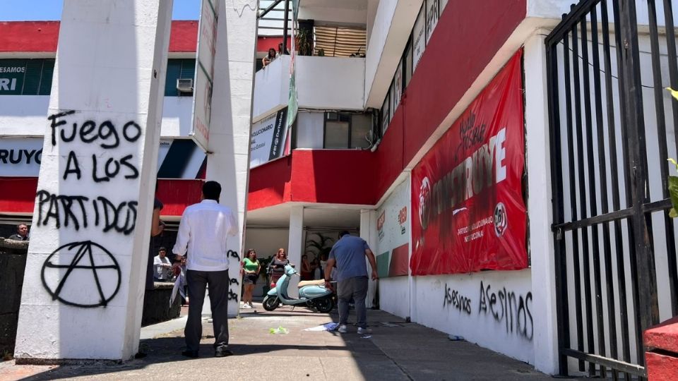 Protestan en Xalapa por homenaje de Fidel Herrera en el Congreso de Veracruz