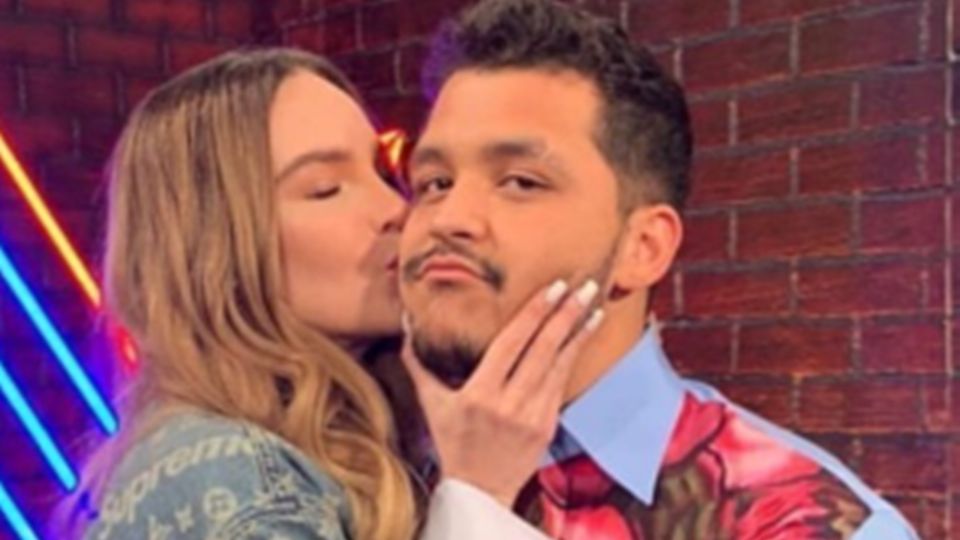 Que entregara un cactus a Belinda