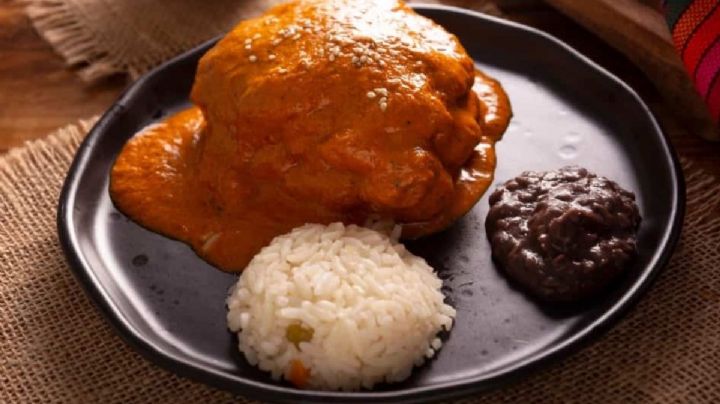 ¿Cómo preparar un pollo encacahuatado casero con una receta sencilla, fácil y rápida?