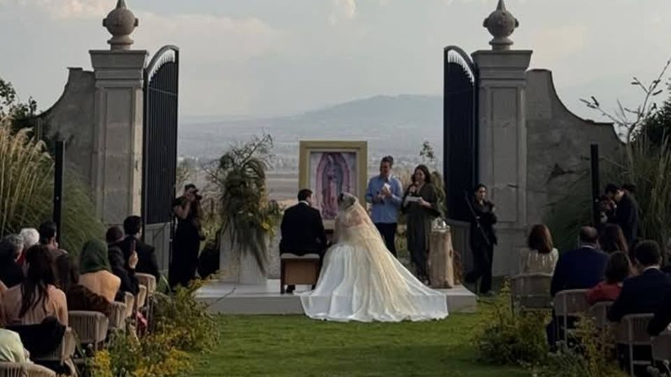 La ceremonia se realizó en uno de los jardines de la hacienda