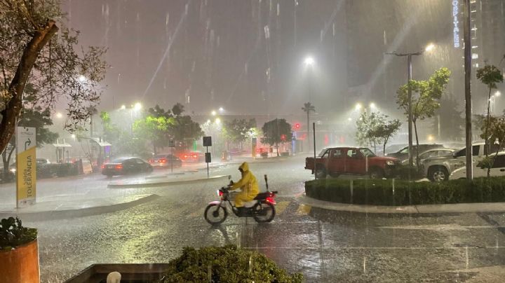 Aguacero en León desquicia la ciudad