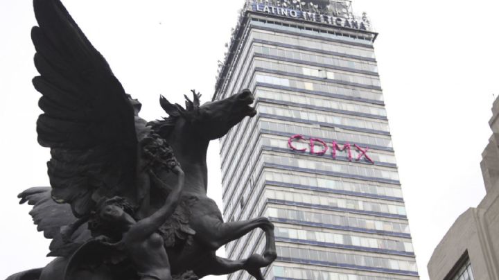 ¿La Torre Latinoamericana sigue cerrada tras quedar atrapadas 12 personas en el elevador?