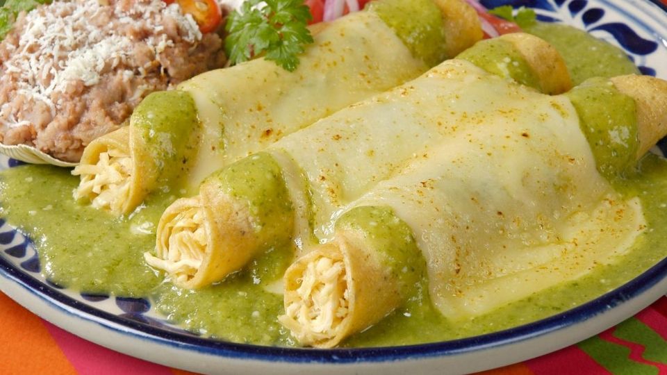 Así puedes preparar unas enchiladas verdes caseras