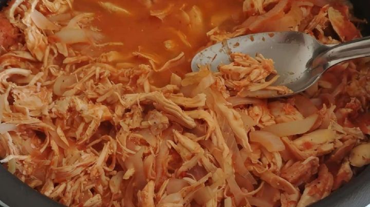 ¿Cómo preparar una tinga de pollo casera con una receta rápida, fácil y sencilla?
