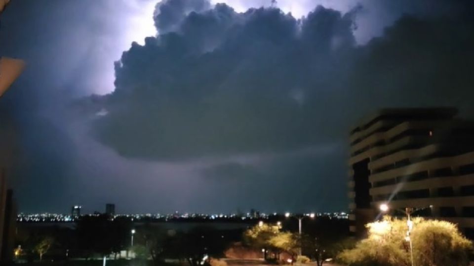 Fuerte tormenta ayer en León.
