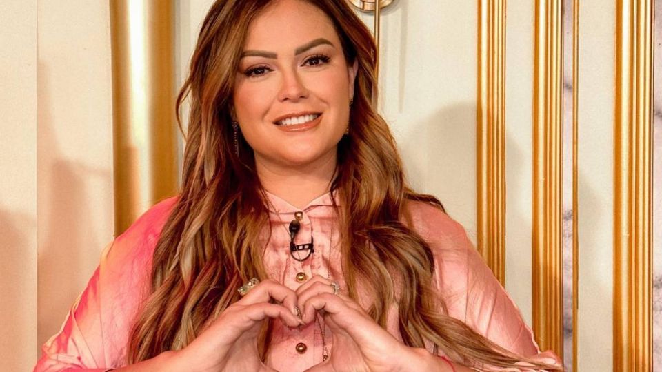 Cuenta las horas pare tenerlo entre sus brazos.