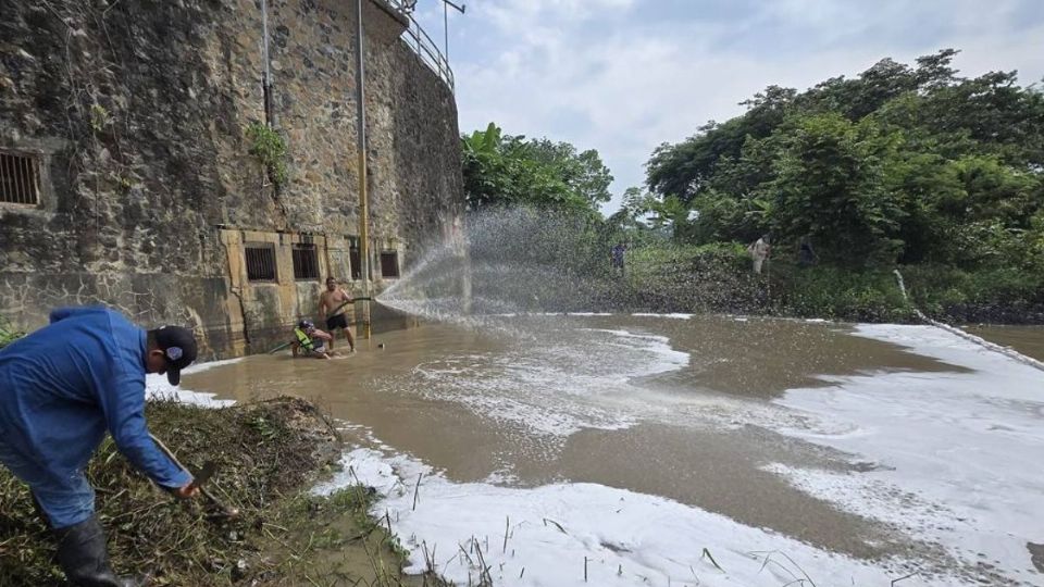 Corte de agua en Poza Rica suma más de 24 horas tras contaminación del río Cazones por hidrocarburo