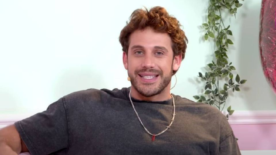 Está en una nueva relación sentimental. 
