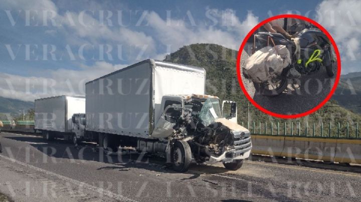 Derrape de motocicleta provoca carambola en autopista Puebla - Orizaba; hay un prensado