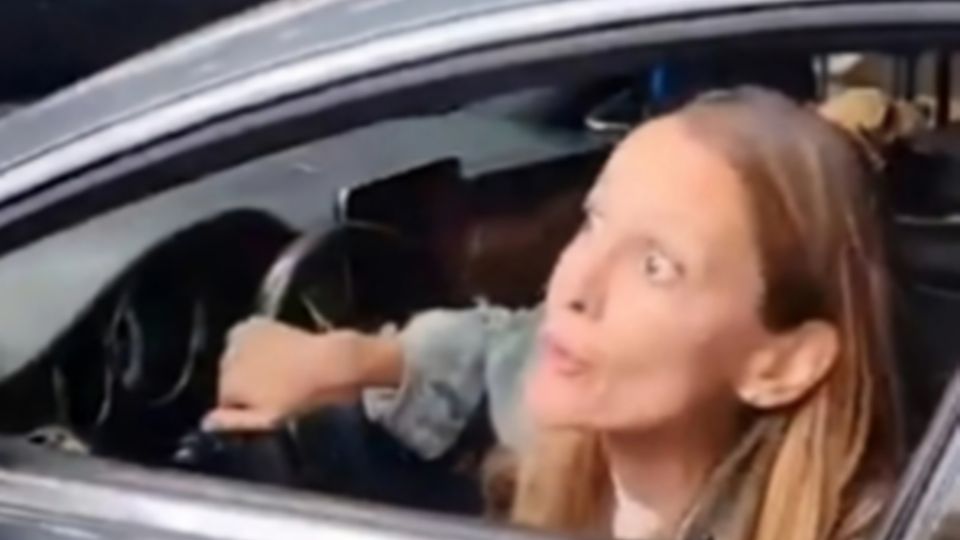 A un agente de tránsito no por su carrera