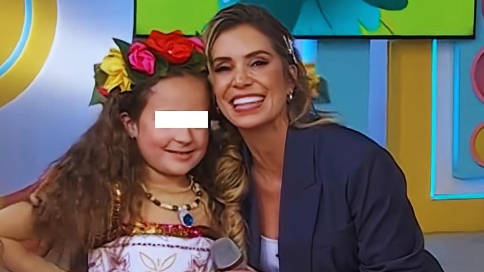 Se acercó para animar a la pequeña Michaela