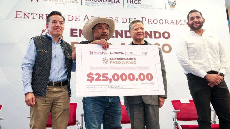 El gobernador entregó apoyos de un programa de emprendimiento