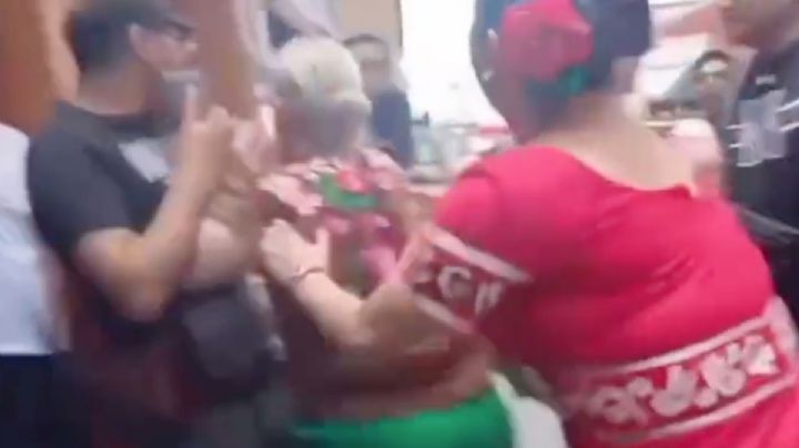 Senadora del PVEM y su hermana regidora se enfrentan con comerciantes en Cuautla durante recorrido