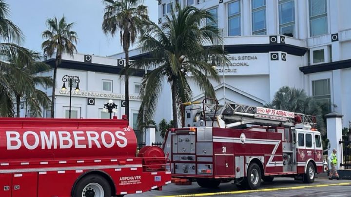 Incendio en oficina de edificio de ASIPONA Veracruz moviliza a bomberos