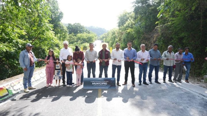 Inauguran pavimentación en Emiliano Zapata y arrancan obras en varias comunidades