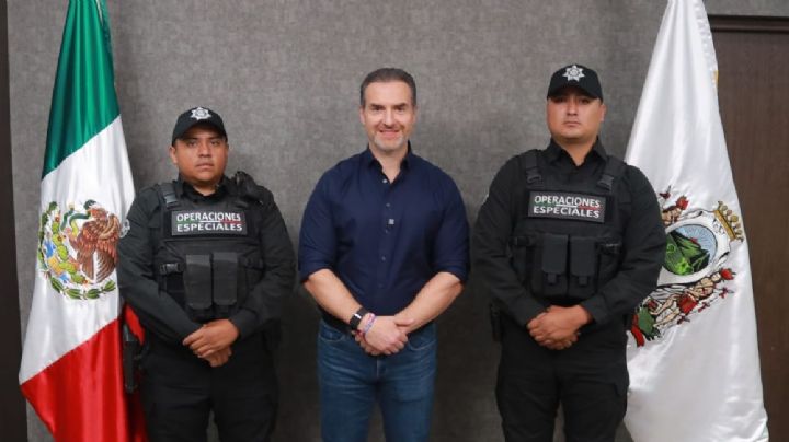 Reconocen a policías de Monterrey por auxiliar a niño de 6 años