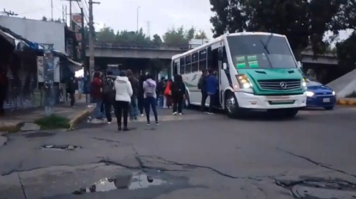 Regreso a clases colapsa transporte público en el Edomex
