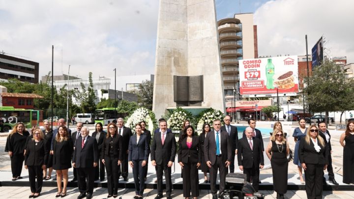 Conmemoran fundación de Monterrey en el Obelisco de los Fundadores