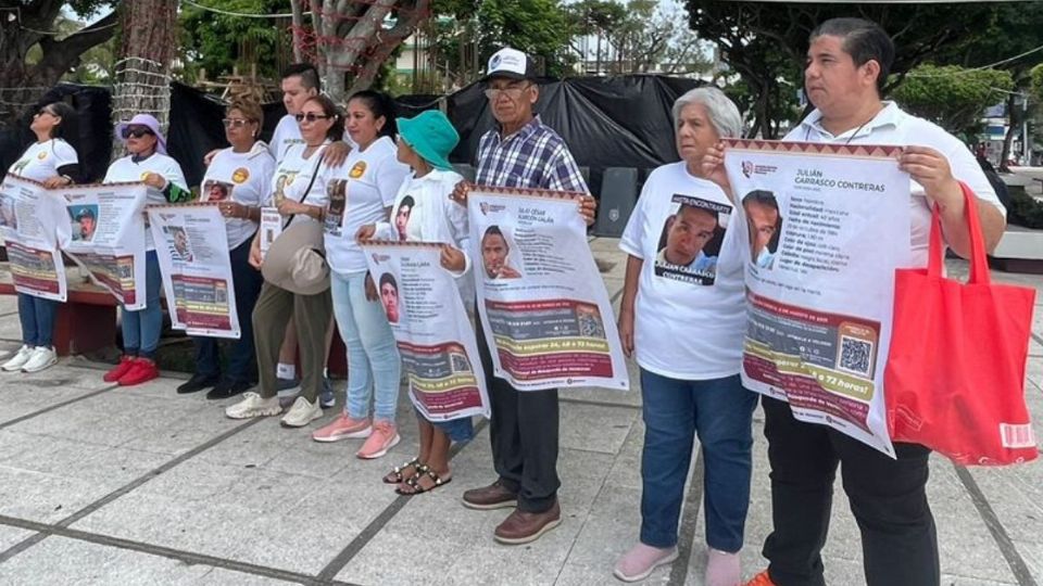 Colectivos de búsqueda de Veracruz reclaman escasas lonas aportadas por la CEB