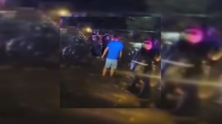 Pareja es arrastrada en su auto por corriente en Monterrey; así fue rescatada con vida