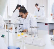 Difícilmente hay científicas: Estas son las estadísticas de niñas y mujeres en la ciencia