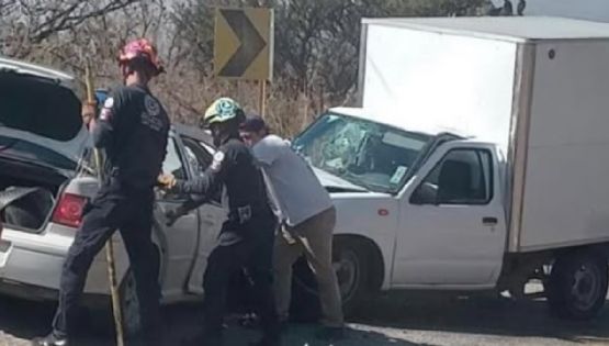 Muere mujer tras choque frontal de un auto y una camioneta en la León-San Felipe