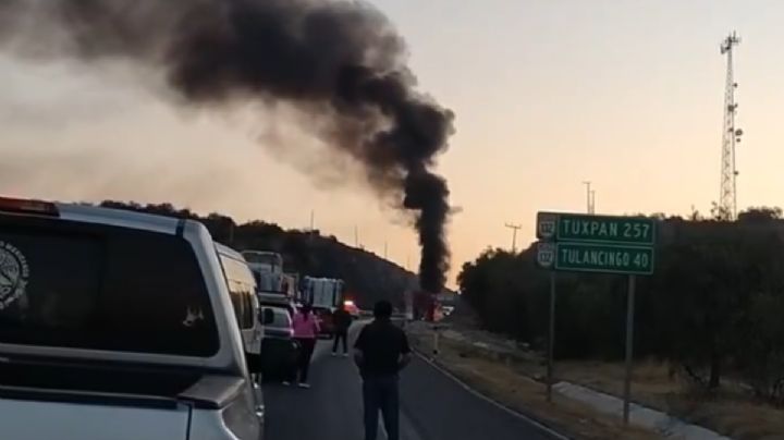 Incendio de tractocamión provoca cierre en la México–Tuxpan | VIDEO