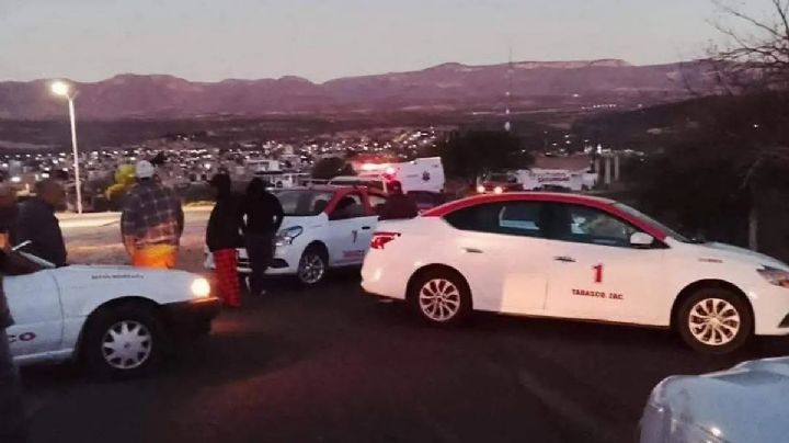 Carretera federal 54 en Zacatecas: taxistas realizaron bloqueo por compañero detenido