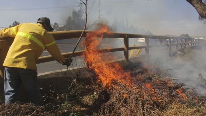 VIDEO | Fuerte incendio en el Bordo obliga a suspender clases en la Prepa 2 de la UNAM