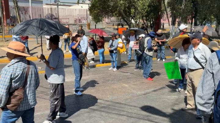 Vecinos de Tultitlán bloquean la Vía López Portillo por cambio de nombre de colonia 4T