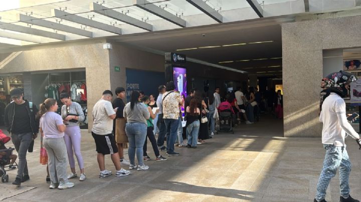 Así está la fila para la vacunación contra el sarampión en Plaza Mayor