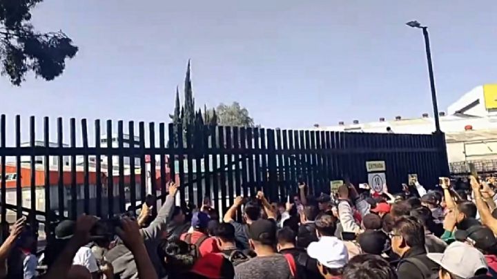 Explota huelga sobre la López Portillo; trabajadores de Tornel denuncian falta de pago