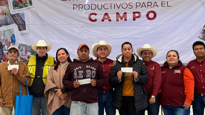 Entregan apoyos por contingencias a productores de cinco municipios