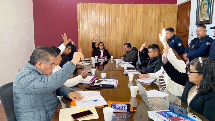 Alcaldesa de Ajacuba acusa a regidores de bloquear presupuesto por intereses electorales