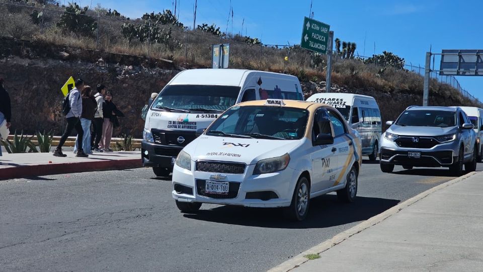 El plan inicial contempla priorizar al transporte colectivo urbano para, en una etapa posterior, integrar al servicio individual, como los taxis.