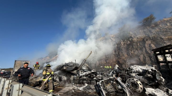 ¡Cierre Total en el Arco Norte! Se incendia tractocamión tras choque cerca de Tula