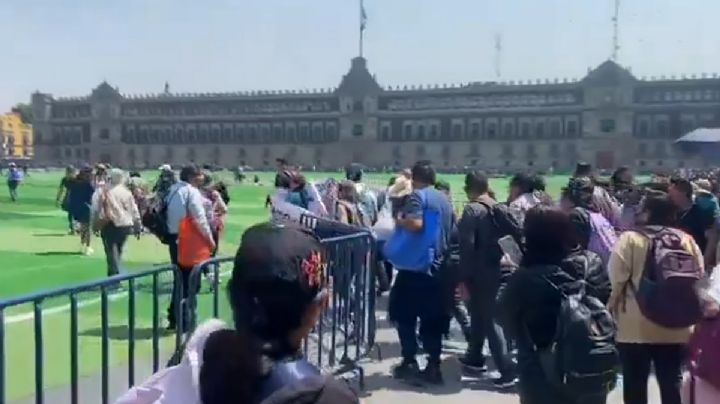 CNTE irrumpe en el Zócalo; bloquean preparativos de clase masiva de fútbol