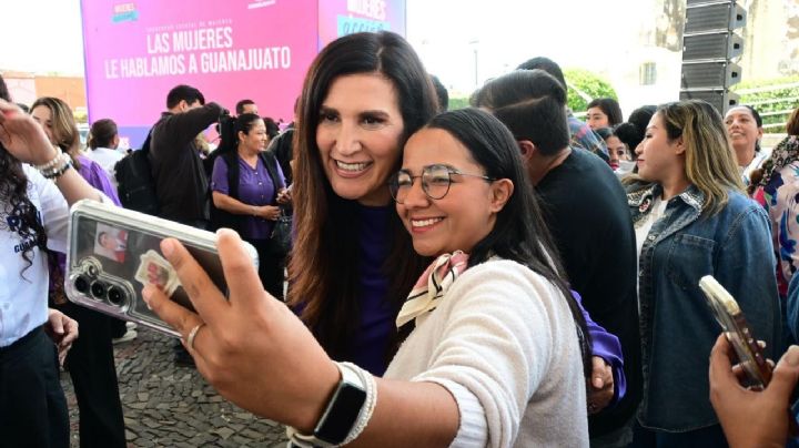 Kenia López acude al llamado de mil mujeres panistas por la democracia