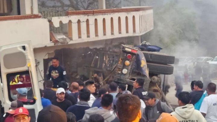 Camión sin frenos arrolla torneo en Oaxaca; confirman dos muertos
