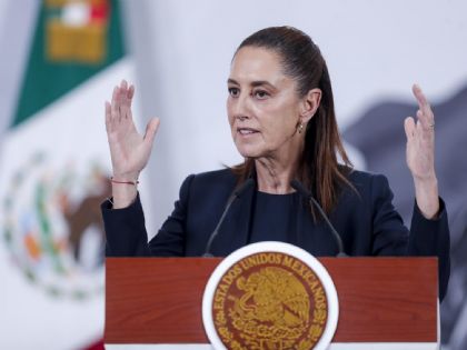 Sheinbaum hará donación personal a Cuba, tras llamado de AMLO