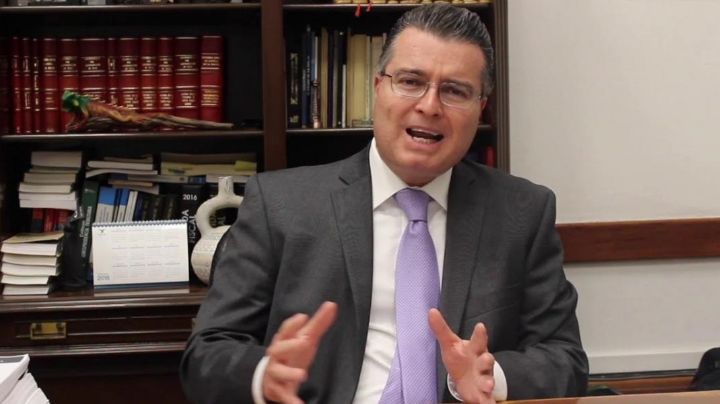 Conoce al magistrado del Tribunal que tiró amparo contra CURP biométrica en registro de celulares