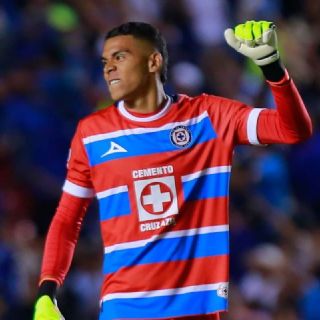 Larcamón acelera el regreso de Kevin Mier a la portería de Cruz Azul