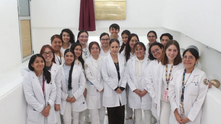 IMSS-Bienestar Zona Norte CDMX: directora "bautiza" salón con su nombre